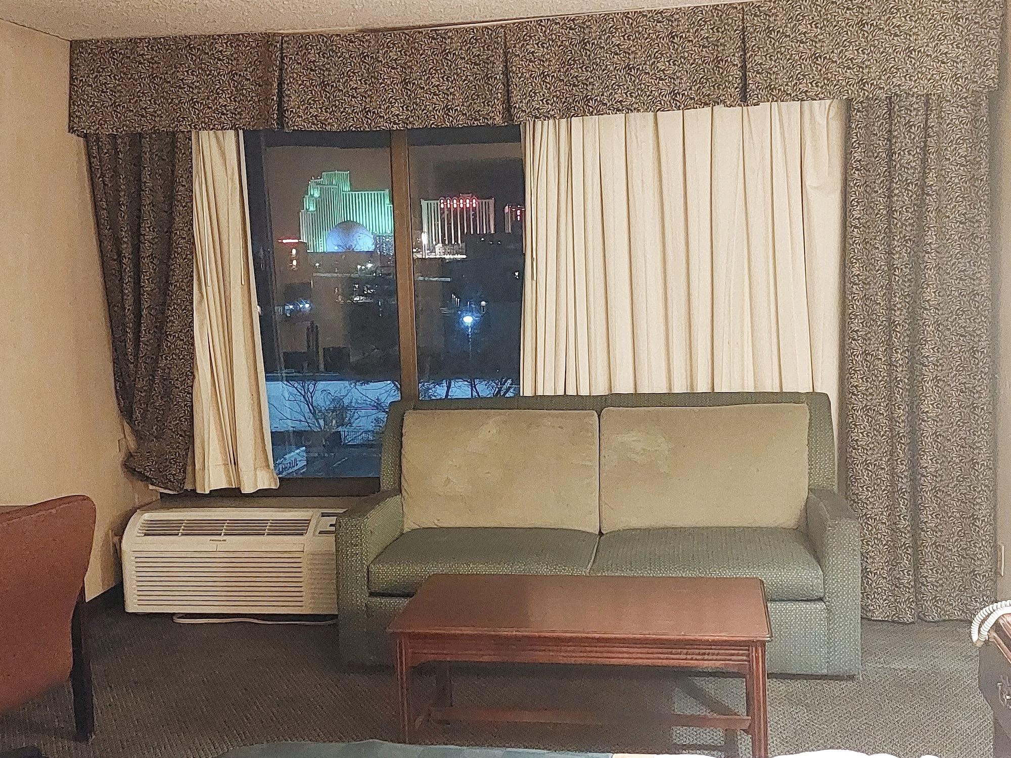 雷诺华美达酒店及赌场 外观 照片